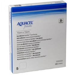 Convatec Aquacel Ag Foam medicazione sterile non adesiva 15x15 cm con tecnologia antimicrobica