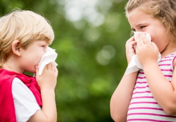 Cosa dare ai bambini per non farli ammalare: consigli per rafforzare le difese immunitarie