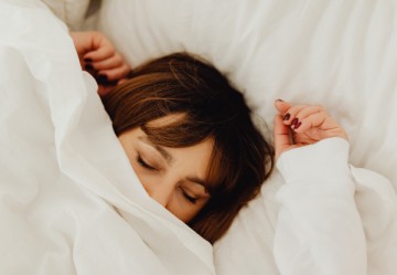 Come addormentarsi velocemente: i consigli del farmacista 