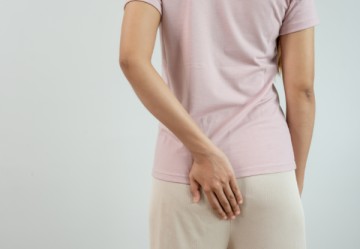 Rimedi efficaci per il prurito anale: 5 consigli del farmacista